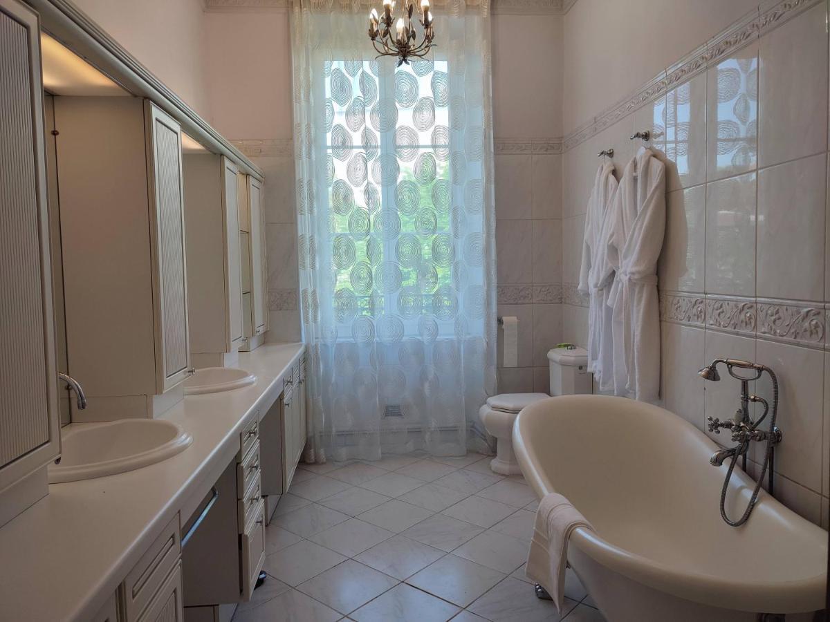 Bed and Breakfast Les Jardins De La Fontaine Alès Esterno foto