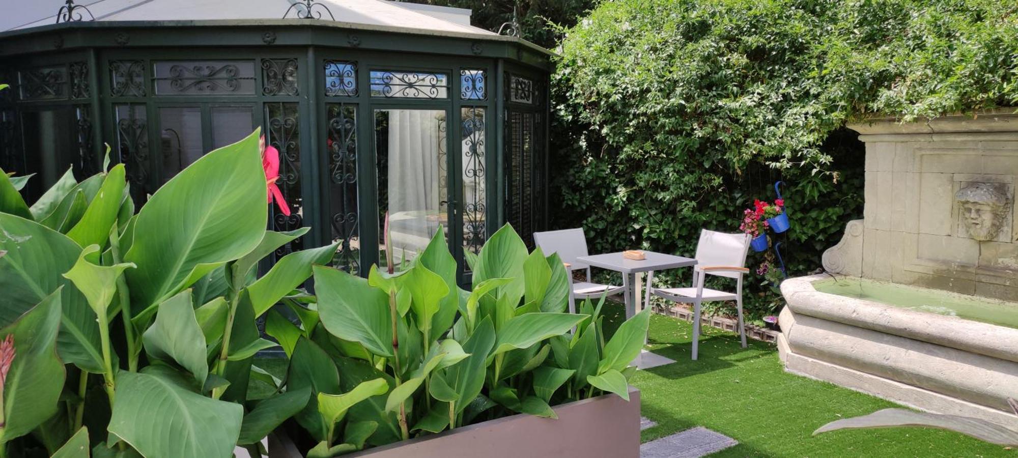 Bed and Breakfast Les Jardins De La Fontaine Alès Esterno foto